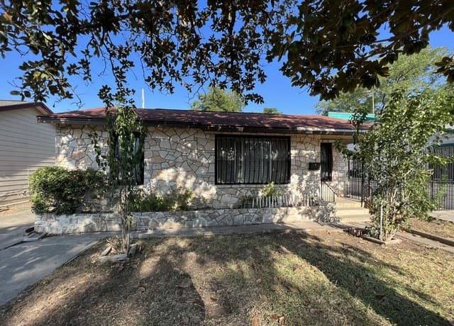 rental at 119  Mazzurana St in San Antonio, TX — photo 1