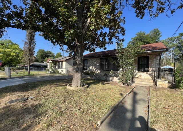 rental at 119  Mazzurana St in San Antonio, TX — photo 2