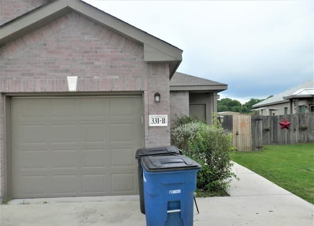 rental at 331 Oelkers Dr Unit A in New Braunfels TX
