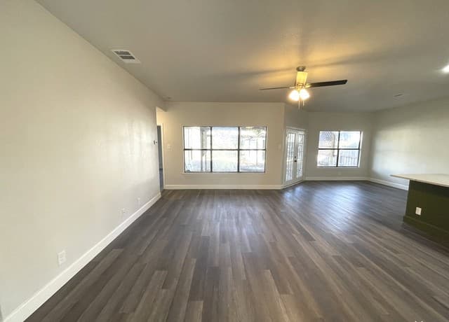 rental at 7131  Warrior Trl in San Antonio, TX — photo 2