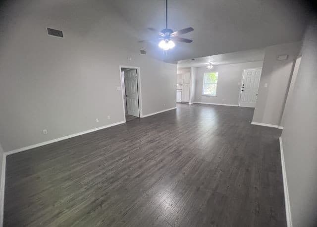 rental at 2244  Eastman Ave in New Braunfels, TX — photo 2