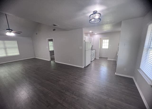 rental at 2244  Eastman Ave in New Braunfels, TX — photo 4