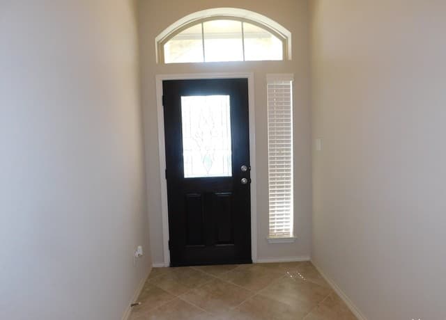 rental at 14507  Clydesdale Trail in San Antonio, TX — photo 2