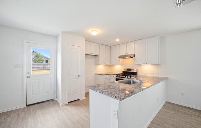 rental at 5463  Calton Bnd in San Antonio, TX — photo 2