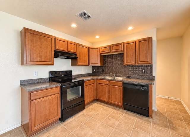 rental at 9119  Beech Grv in San Antonio, TX — photo 4