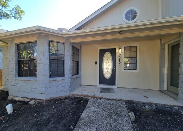 rental at 6810  Raintree Path in San Antonio, TX — photo 4