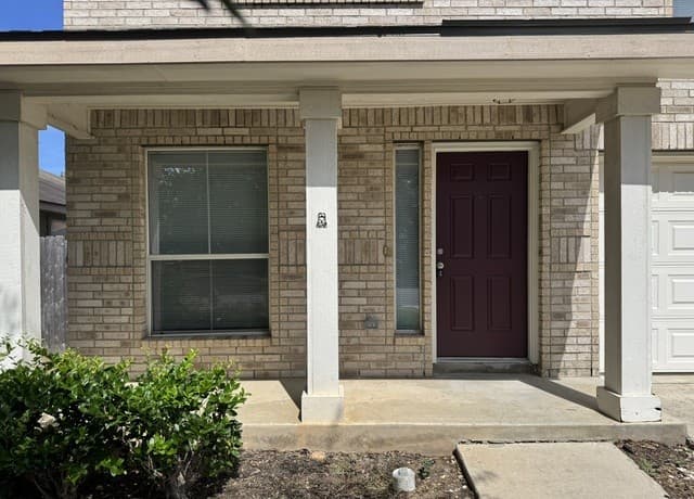 rental at 8943  Walnut Spgs in Universal City, TX — photo 2