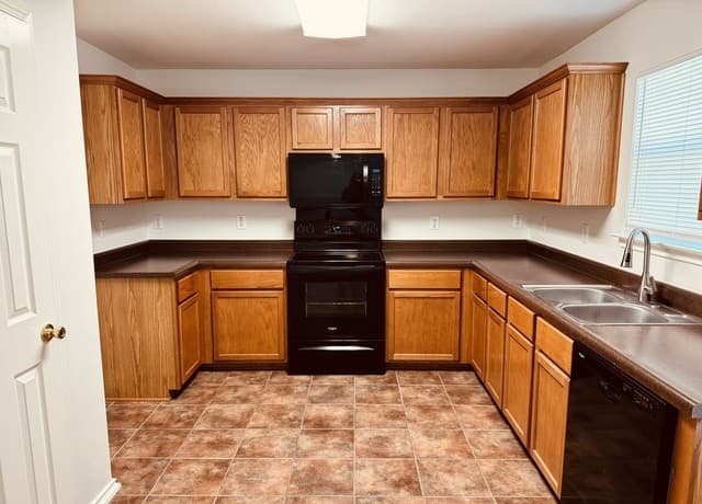 rental at 8943  Walnut Spgs in Universal City, TX — photo 5