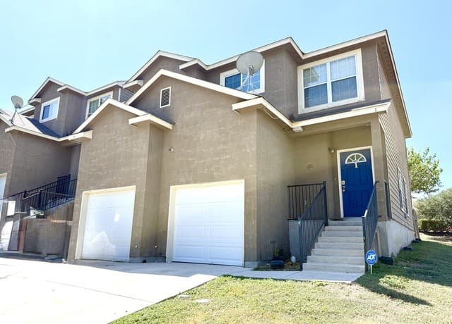 rental at 5026  Summitwood Unit 1 in San Antonio, TX — photo 1