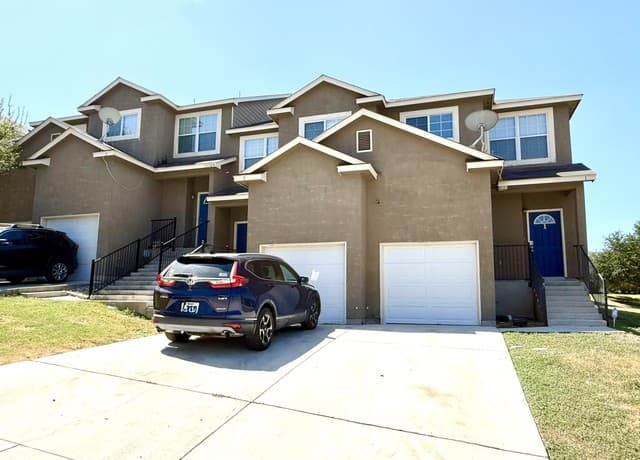 rental at 5026  Summitwood Unit 1 in San Antonio, TX — photo 2