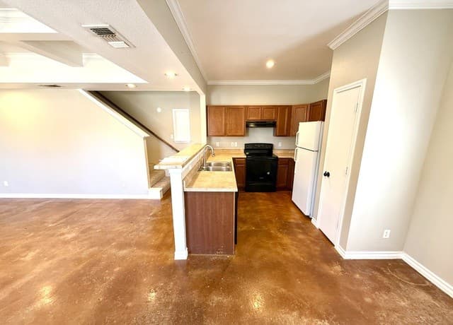 rental at 5026  Summitwood Unit 1 in San Antonio, TX — photo 5