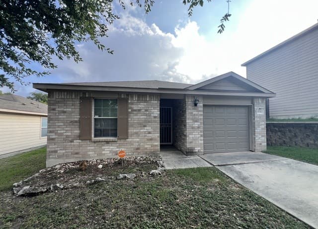 rental at 5706  Hickory Cyn in San Antonio, TX — photo 1