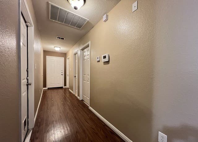 rental at 5706  Hickory Cyn in San Antonio, TX — photo 2