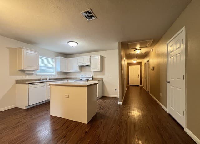 rental at 5706  Hickory Cyn in San Antonio, TX — photo 3