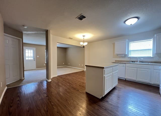 rental at 5706  Hickory Cyn in San Antonio, TX — photo 4