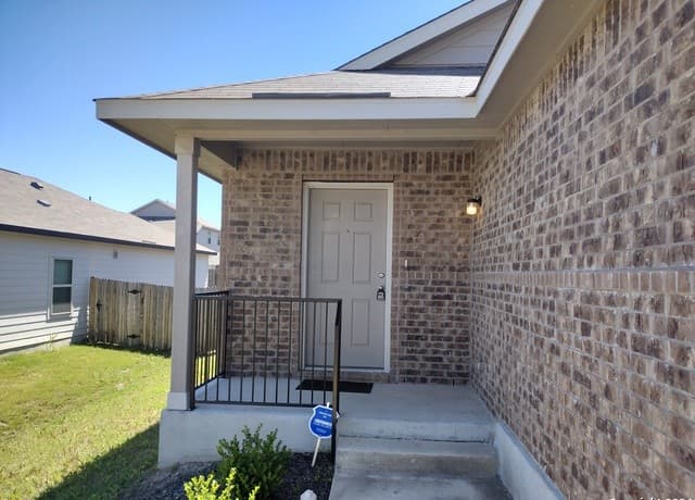 rental at 2024  Cassiopeia Bnd in San Antonio, TX — photo 2