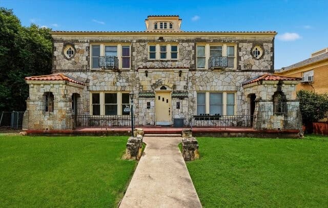 rental at 412  Club Dr Unit 1 in San Antonio, TX — photo 1