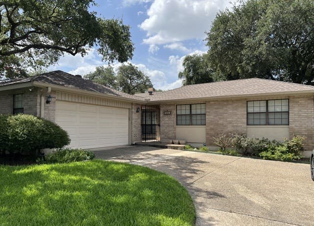 rental at 4307  Shavano Woods St in San Antonio, TX — photo 1
