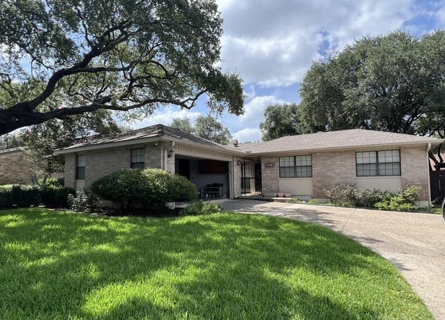 rental at 4307  Shavano Woods St in San Antonio, TX — photo 2