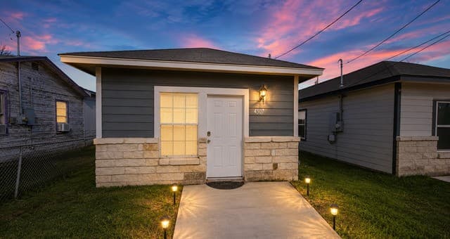 rental at 4307  Monterey St in San Antonio, TX — photo 1