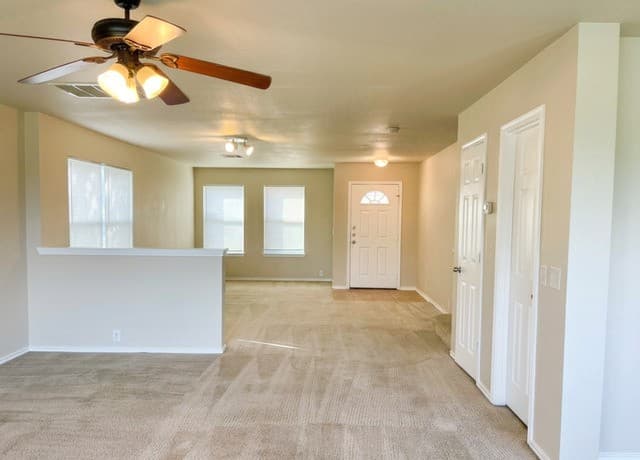 rental at 8011  Hoosier Park in Selma, TX — photo 5