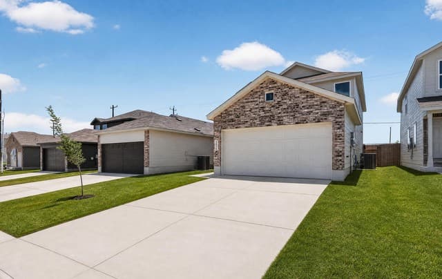 rental at 8026  Biggio Ln in Converse, TX — photo 2