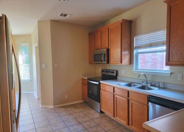 rental at 2438  Encino Cedros in San Antonio, TX — photo 5
