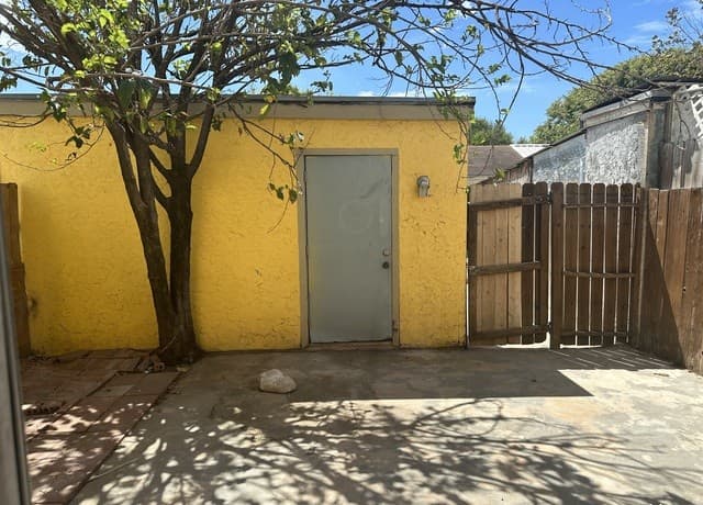 rental at 7138  Brecon in San Antonio, TX — photo 4
