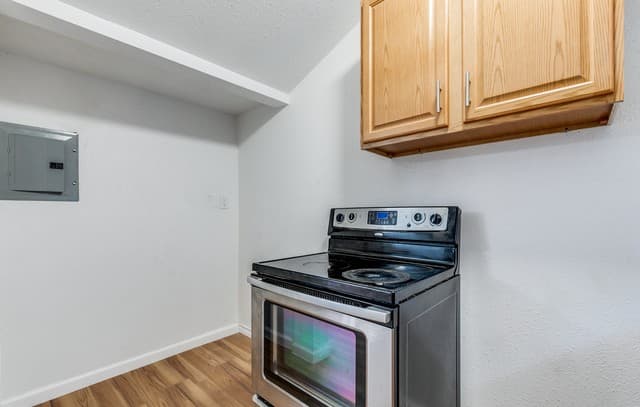 2-bedroom rental at 1225 Saltillo in San Antonio, TX — photo 2