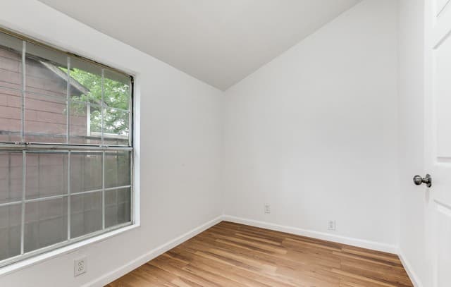 2-bedroom rental at 1225 Saltillo in San Antonio, TX — photo 4