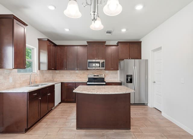 rental at 7823  Sunrise Cay in San Antonio, TX — photo 5