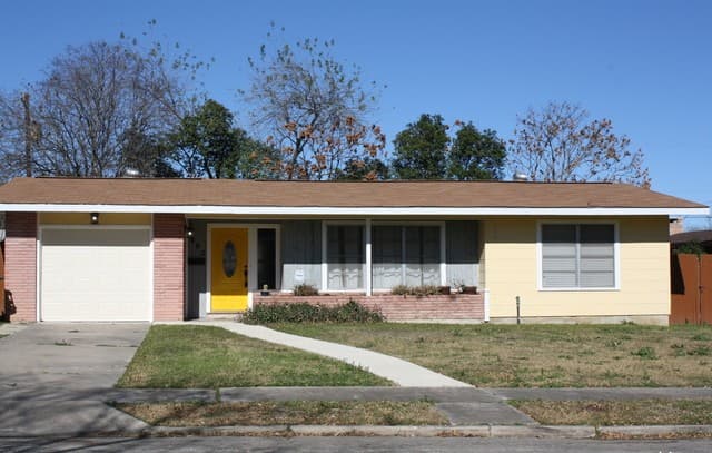 rental at 463  Sandalwood Ln in San Antonio, TX — photo 1