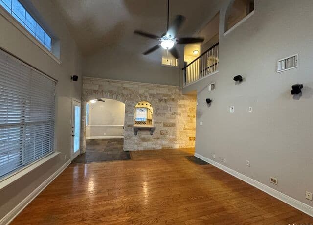 rental at 10118  Mission Crk in Converse, TX — photo 4