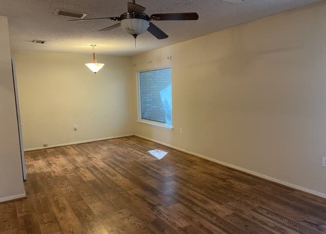 rental at 8558  Marathon in Universal City, TX — photo 3