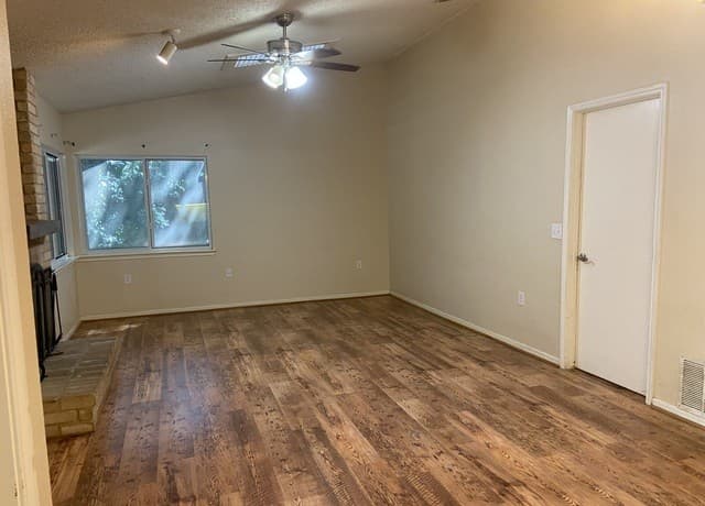 rental at 8558  Marathon in Universal City, TX — photo 4