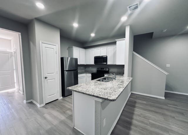rental at 7356  Misty Ridge Dr Unit 8 in Converse, TX — photo 4