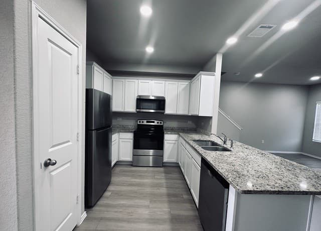 rental at 7356  Misty Ridge Dr Unit 8 in Converse, TX — photo 5