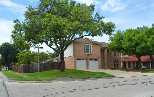 rental at 7501  Forest Echo in Live Oak, TX — photo 2