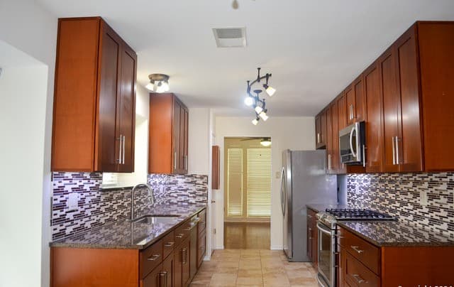 rental at 7501  Forest Echo in Live Oak, TX — photo 3