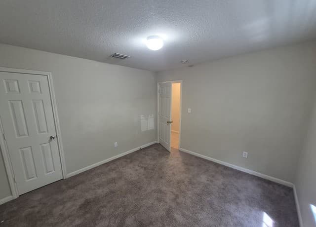 rental at 11239  Country Canyon in San Antonio, TX — photo 4
