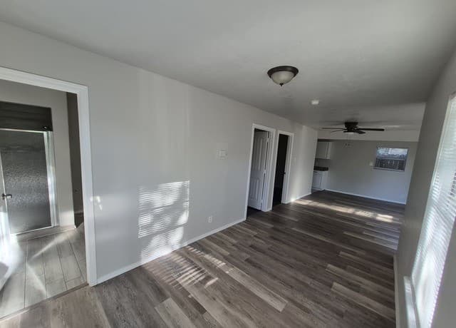 rental at 3723 W Martin St. in San Antonio, TX — photo 3
