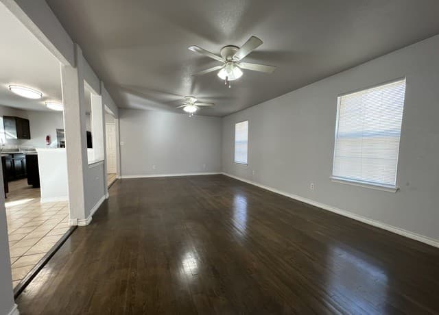 rental at 3278  Fm 3175 in Lytle, TX — photo 2