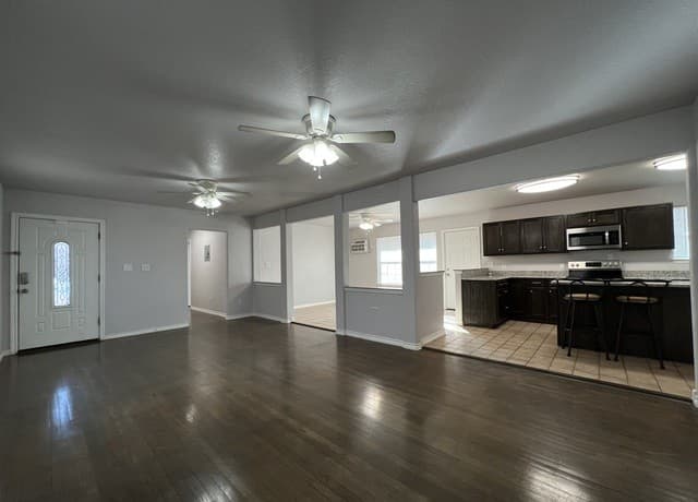 rental at 3278  Fm 3175 in Lytle, TX — photo 3