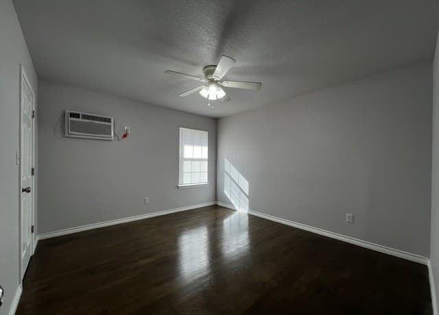 rental at 3278  Fm 3175 in Lytle, TX — photo 4