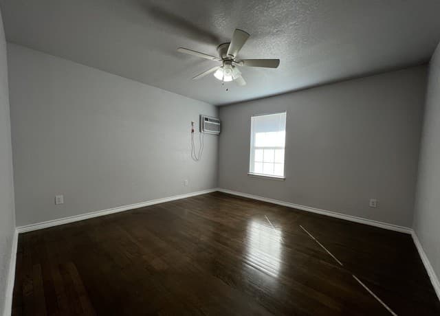 rental at 3278  Fm 3175 in Lytle, TX — photo 5