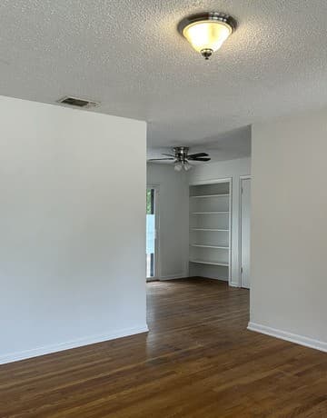 rental at 355  Cresham in San Antonio, TX — photo 2