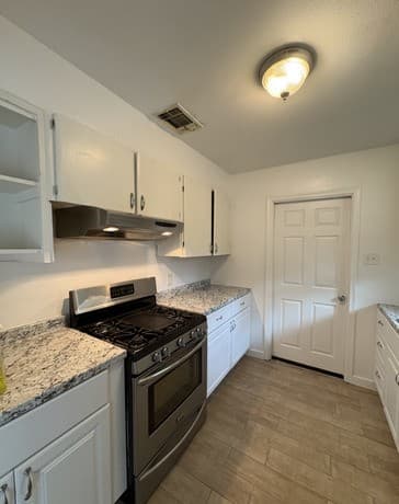rental at 355  Cresham in San Antonio, TX — photo 3