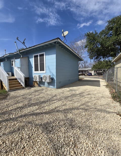 rental at 1124  Fenfield in San Antonio, TX — photo 3