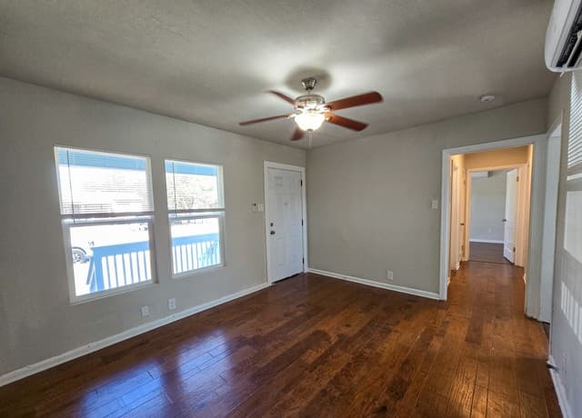 rental at 1124  Fenfield in San Antonio, TX — photo 4