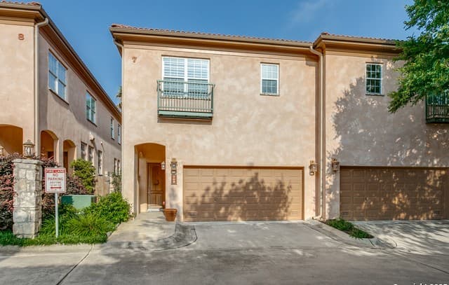 rental at 7897  Broadway Unit 702 in San Antonio, TX — photo 1